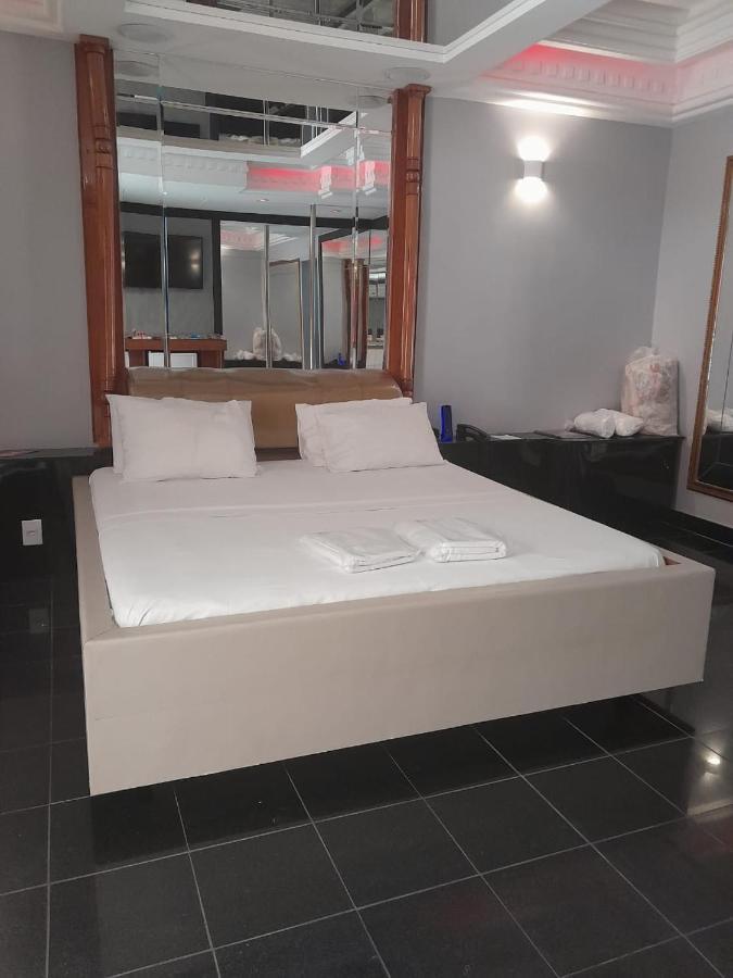 Status Motel - Check In Livre (Adults Only) Serra  Exterior photo
